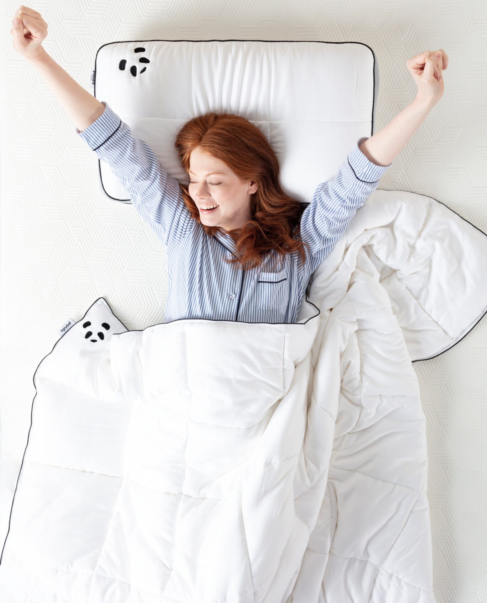 Hybrid Bamboo Pillow Lifestyle Woman 071